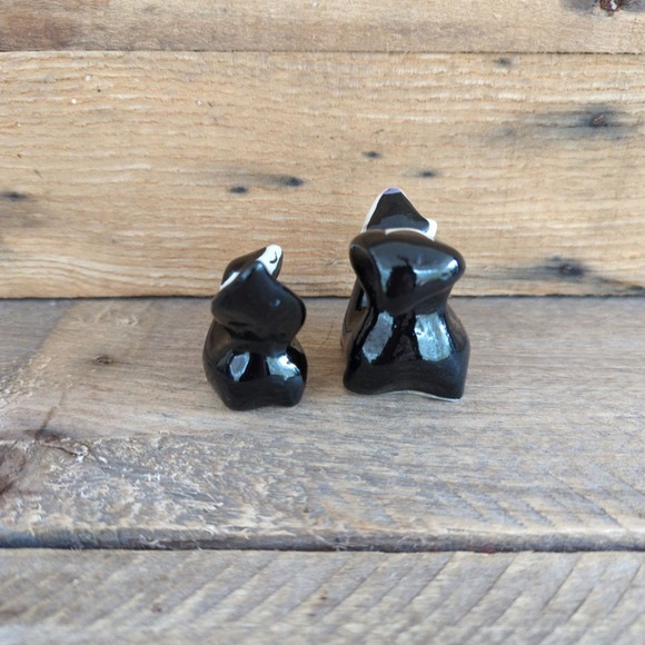 Vintage 1950s Mommy Skunk and Baby Salt and Pepper Shakers By Hagen Renaker - Picture 7 of 11